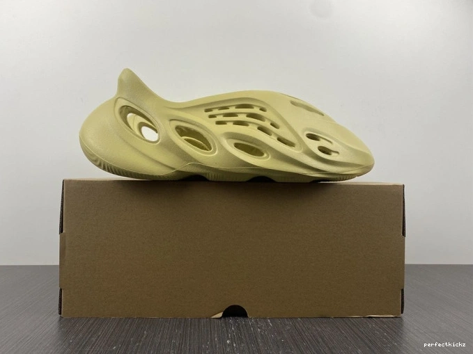 Adidas RNNR GV6775 Sulfur Yeezy Foam 0822